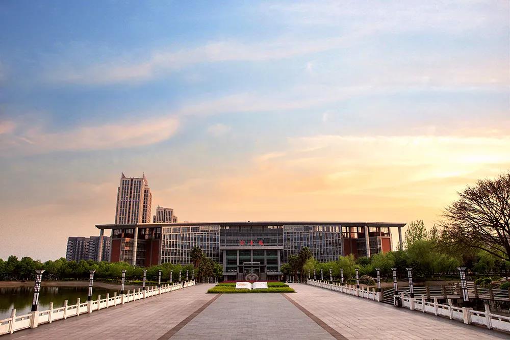 西南政法大学值得去吗?重庆人考西南政法大学难吗?
