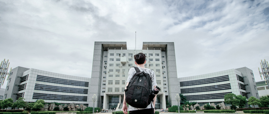 上大学落户有什么用？落户学校能在当地买车买房吗？