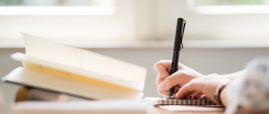 2021高考英语作文热点话题（附万能模板、范文及满分作文）